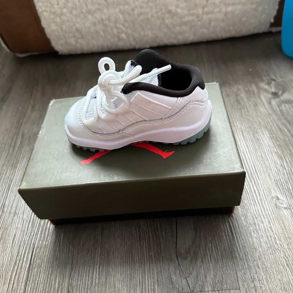 Jordan 11 Retro Low